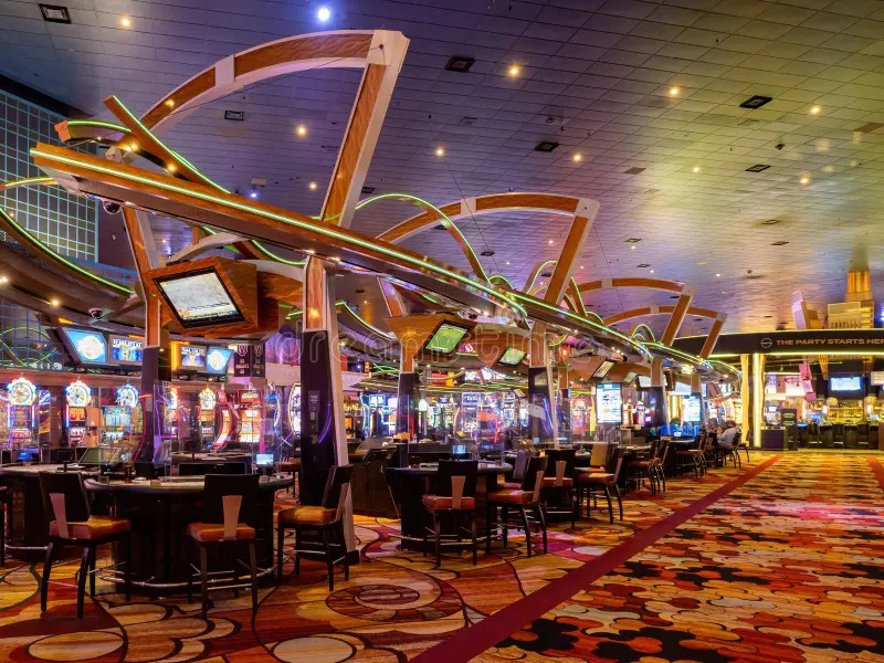 Moderne entree tot Northvectorhub Restaurant en Casino met receptie
